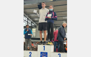 La saison se clôture par un podium en rose et bleu