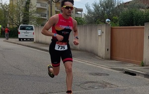 Jeune paratriathlète